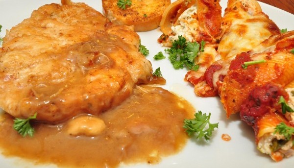 Pollo al vino blanco