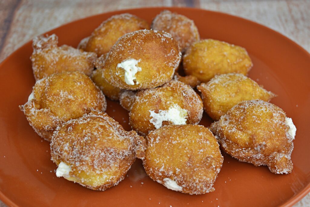 buñuelos rellenos de crema