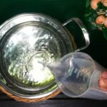 vierta 3 litros de agua