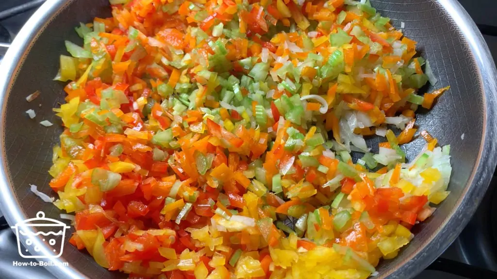 freír las verduras en la sartén