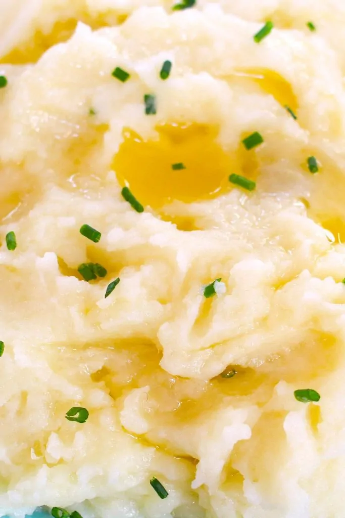 Puré de patata al vacío espolvoreado con cebollino picado.
