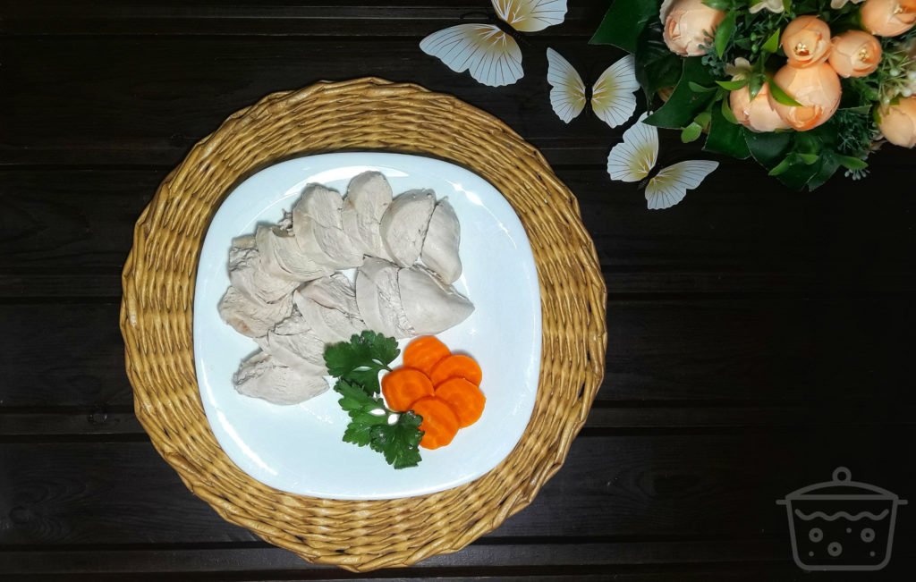 pechuga de pollo en un plato