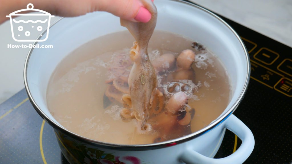 mojar el pulpo tres veces